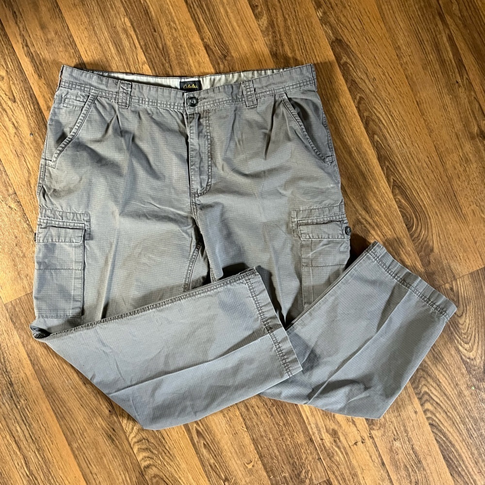 Cabela's Men's Gray Checkered Cargo Pants